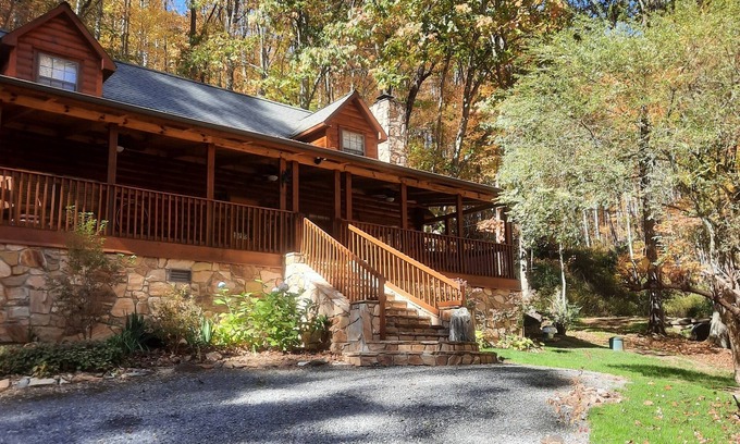 Waynesville Cabin | Idyllic Log Cabin with Hot Tub & Pet-Friendly Amenities