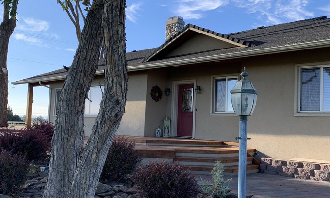 Terrebonne House | Family-Friendly Ranch Home Steps from Smith Rock