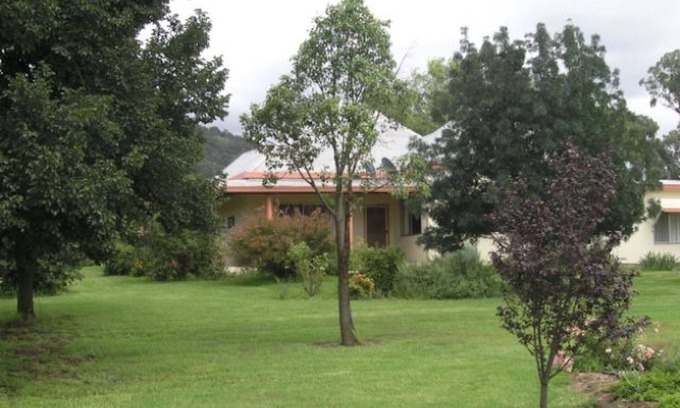 Central Mudgee House | Idyllic Farmhouse Retreat with Garden near Mudgee & Rylstone