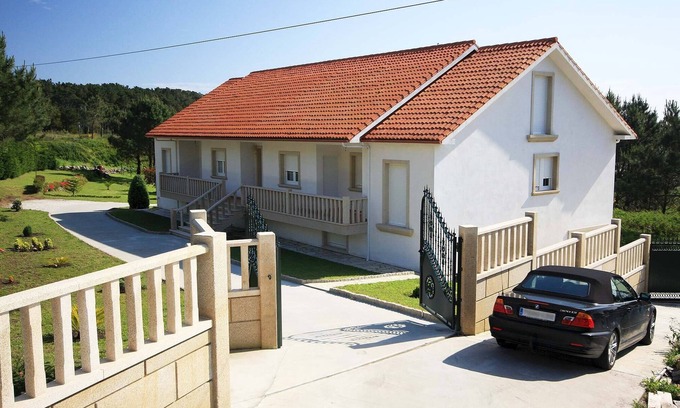 Carnota Apartment | Beachfront Bliss with Private Garden & Ocean Views