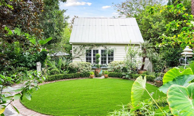Ansonborough Cottage | Cozy Private Garden Cottage in Historic Downtown Charleston