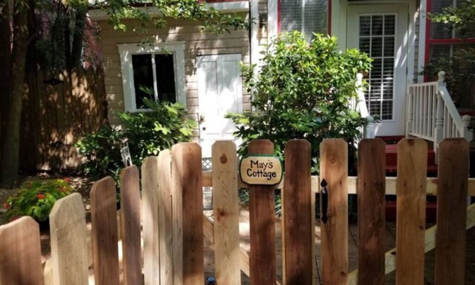 Downtown Little Rock Cabin | Secluded Cottage with Spa, Breakfast & Perfect Guest Rating