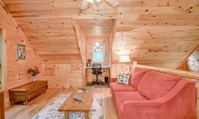 Rutherfordton Cabin | Cozy Retreat in Private-Gated Community with Ocean View
