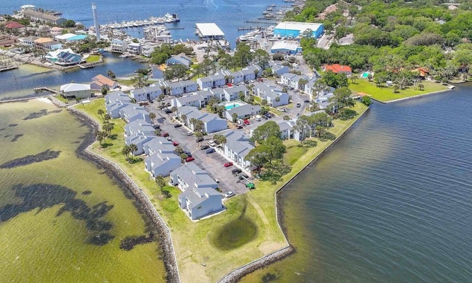 Shalimar Condo | Relaxing 2BR Condo in Private Gated Community Near Beaches