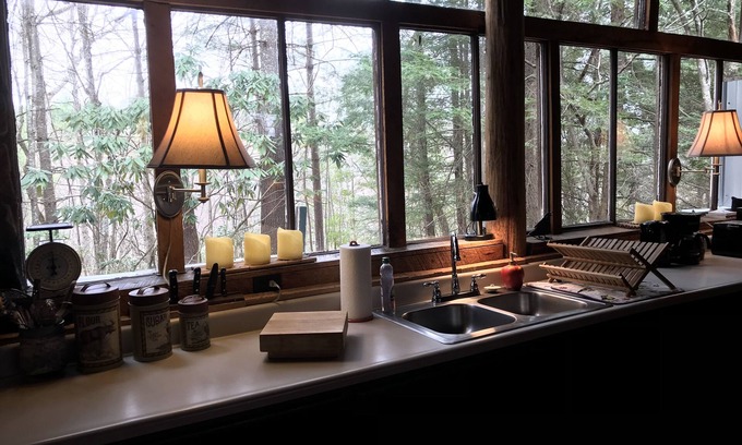 Primrose Cabin | Private Gated Retreat with Fire-Pit & Pet-Friendly Perks