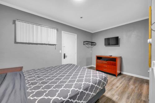Riverview Apartment | Private Getaway for 2 Near Dining Entertainment