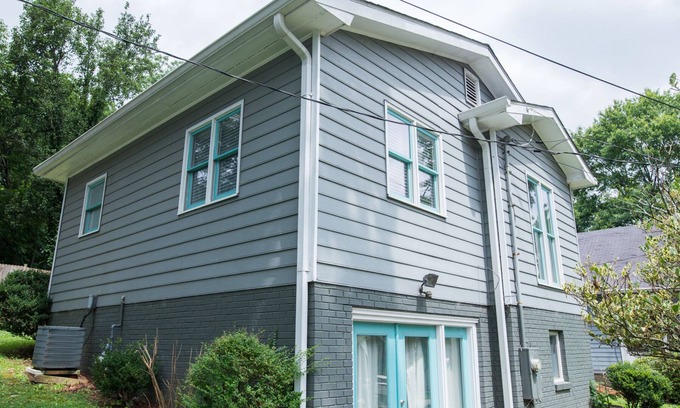 Decatur House | Exclusive Retreat in the City with Pet-Friendly Perks