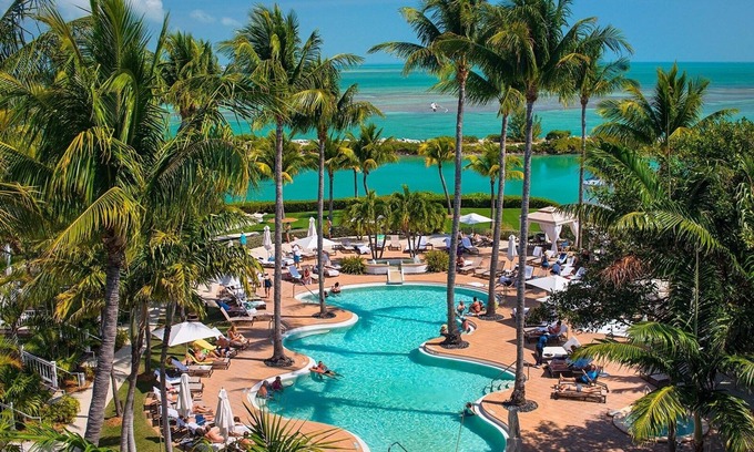 Marathon Hotel | Private Getaway with Outdoor Pool Access and In-Room Cooking!