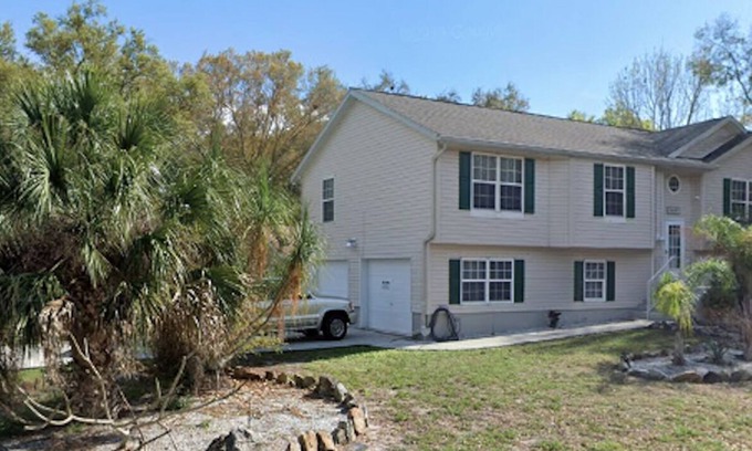 Oldsmar House | Cozy Ground Floor Apartment with Huge Deck & Ocean View