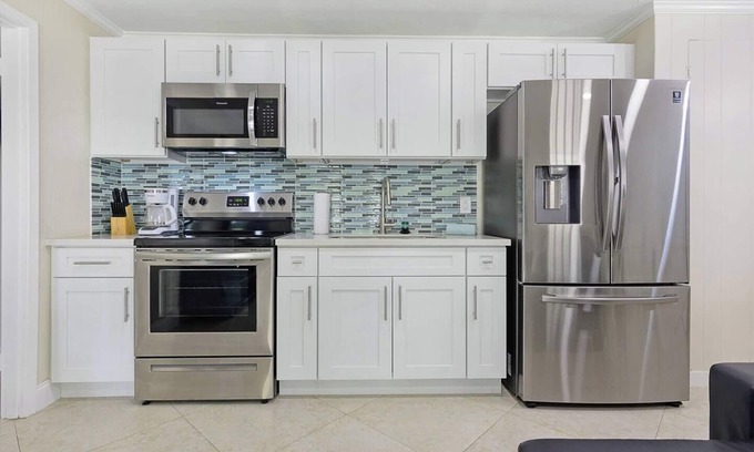 Hollywood Apartment | Private Guest suite with a beautiful view of the new hard rock hotel and casino