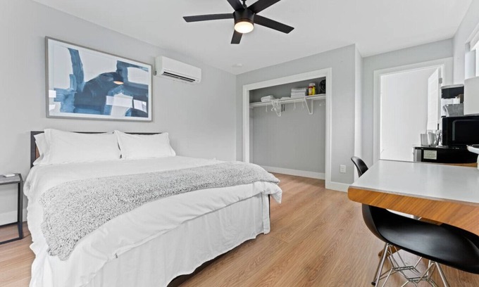 MLK Apartment | Ideal Garage Apartment Near Downtown with Pet-Friendly Perks