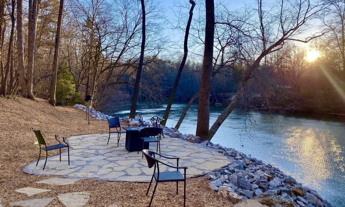 Cornelia Cabin | Tranquil Retreat on the Chattahoochee River with Pool & Spa
