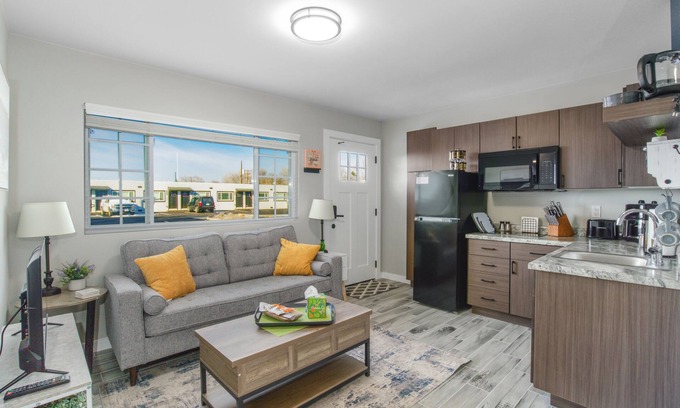Aztec Apartment | Serene Retreat: Family-Friendly with Spa and Hot Tub