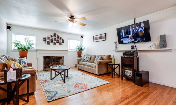 South Arlington House | Private Heated Swim Spa & Hot Tub with Fire Pit Retreat