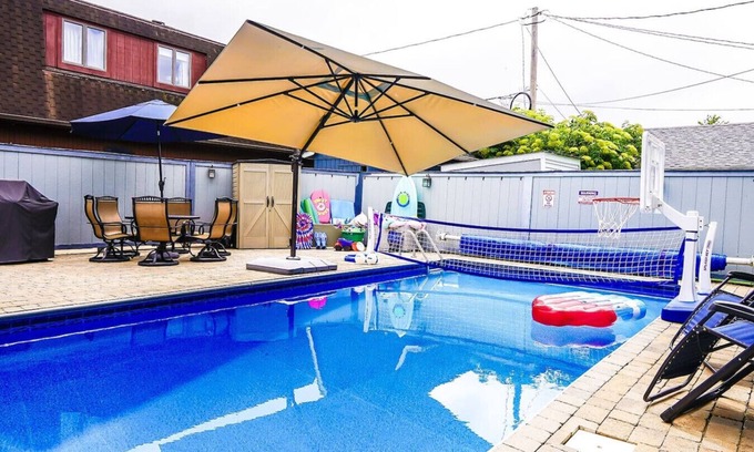 Huron House | Memory Maker: Private Heated Pool & Beach Access for 16