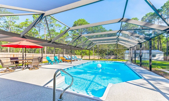Navarre House | Private Heated Salt Pool & 3 Kings near the Beach - Rated 10/10