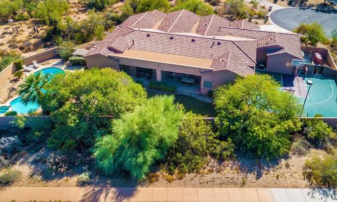 Lomas Verdes House | Exclusive Retreat with Private Pool and Spa Amenities