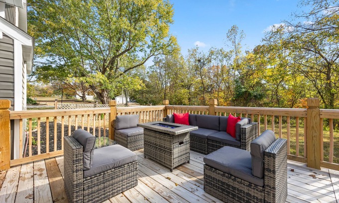 De Soto House | Private Hideout Surrounded by nature! Just miles from local Vineyards!