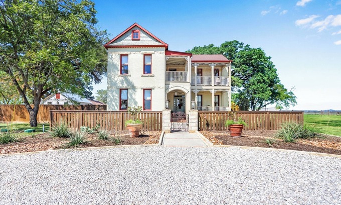 Comfort House | PRIVATE, HILL COUNTRY, 1890's FARMHOUSE WITH HOT TUB ON 1O ACRES, SLEEPS 8.