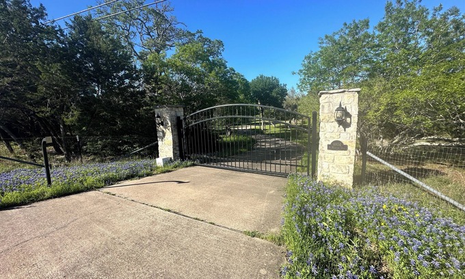 Bear Creek House | Private Hill Country Modern, Fire Pit, 5 Acres, Hot Tub, Sleeps 10