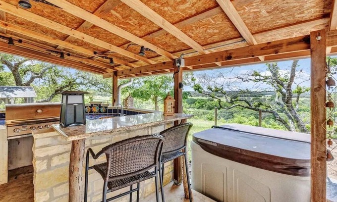 Fredericksburg Other | Discover a Hilltop Farmhouse Retreat with Jacuzzi & Llamas