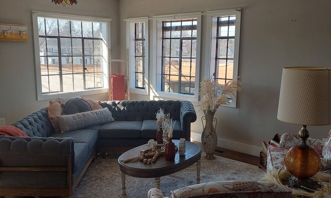 Holly Apartment | Historic Downtown Holly Apartment: Guest Rated 9.8/10