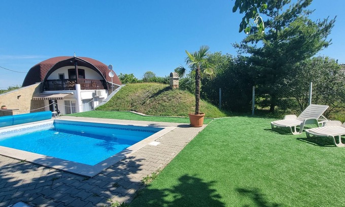 Balatonkiliti House | Perfect Holiday Home for 8-10 with Pool & Pet Friendly