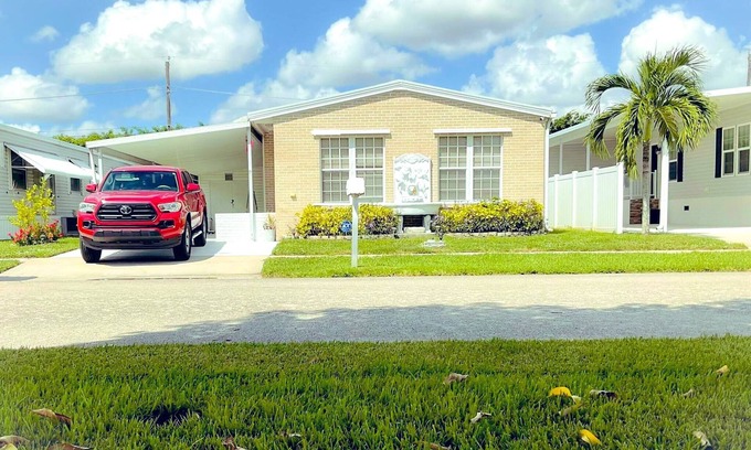Boynton Beach House | Idyllic Home with Private Garden and Spa Amenities