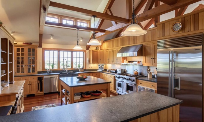 Chilmark House | Exclusive Gated Home with Private Beach Access and Amenities