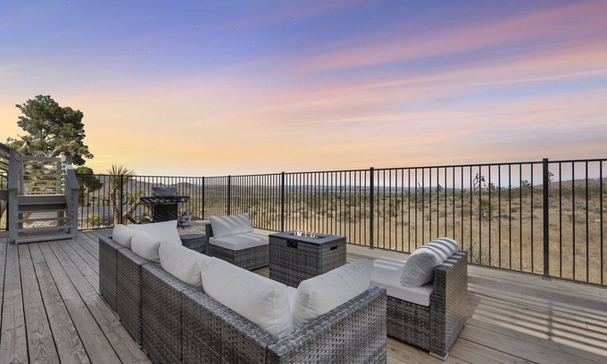 Joshua Tree House | Relaxing Home in Joshua Tree with Hot Tub & Spa Amenities