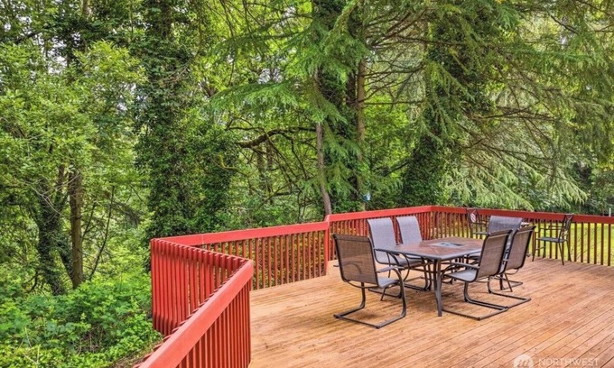 Overlake House | Private Home in marvelous Redmond Neighborhood with fitness room, WiFi, AC