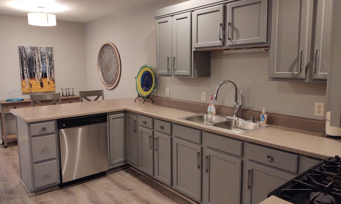 Nazareth House | Cozy Retreat in the Woods - Just 15 Minutes from Downtown