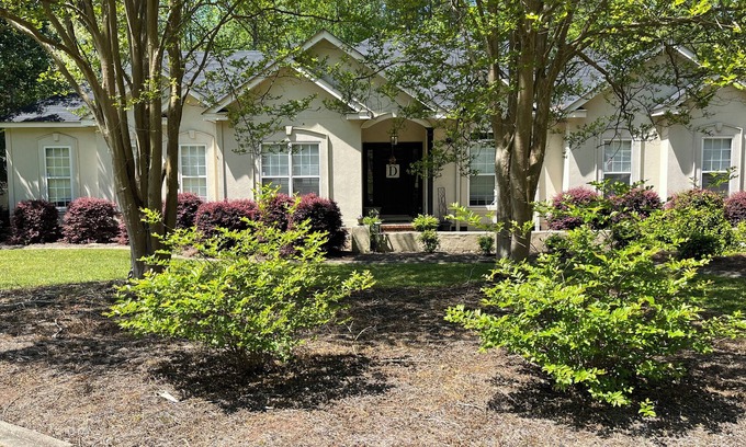 Evans House | Ideal Private Home Master Rental with Spa and Hot Tub