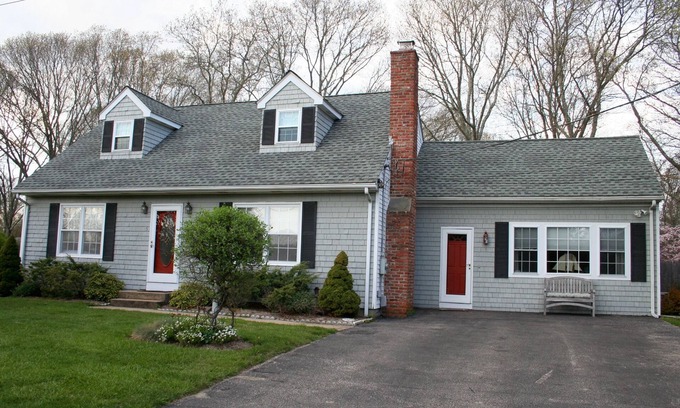 Saunderstown House | Idyllic Private Home by the Beach in Narragansett, RI