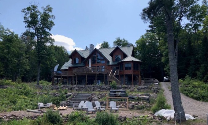 Champion House | Ideal Retreat: Private Home on Gibson Lake with Breakfast