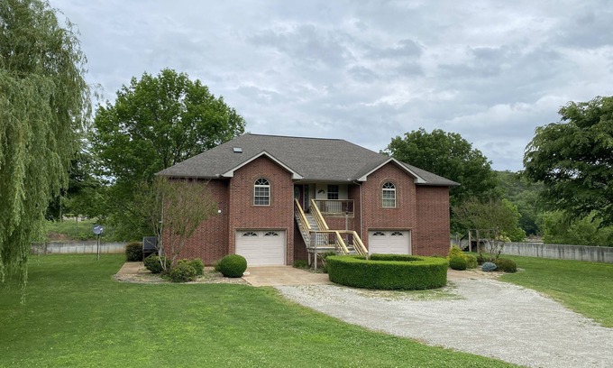 Buffalo City House | Idyllic Home by the White River with Breakfast Included