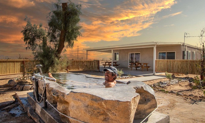 Wonder Valley House | Relaxing Private Hot Springs at Desert Willow House