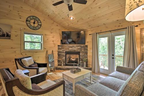 Murphy House | Cozy Cabin with Hot Tub & EV Charger by Hiwassee Lake