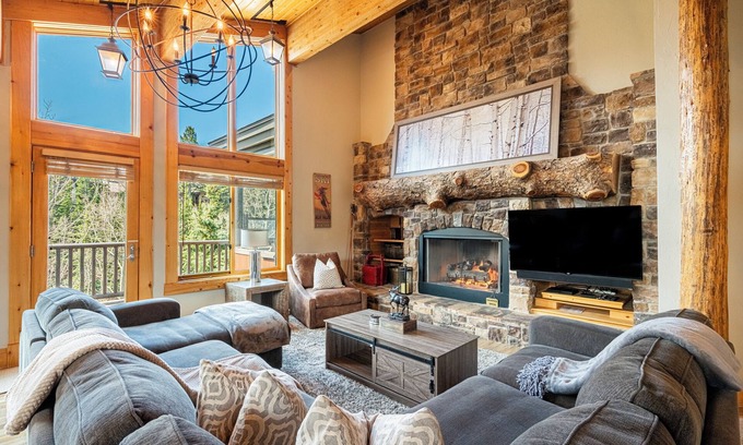 Deer Valley Condo | Exclusive Design & Top Amenities at Deer Valley Black Bear 408B