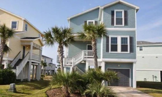 Galveston House | Pet-Friendly Beach House with Private Hot Tub & Golf Cart
