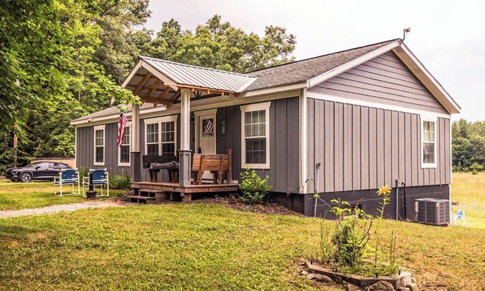 Wellston House | Relaxing Retreat with Private Hot Tub & Movie Theatre