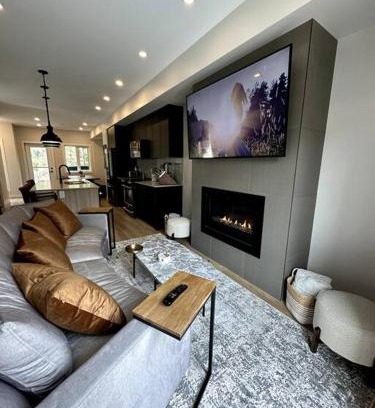 East Kootenay House | Inviting Ski-In/Ski-Out Retreat with Private Hot Tub