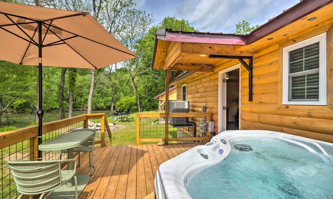 Cherokee Cabin | Idyllic Cabin by Tuckasegee River - Family-Friendly Retreat