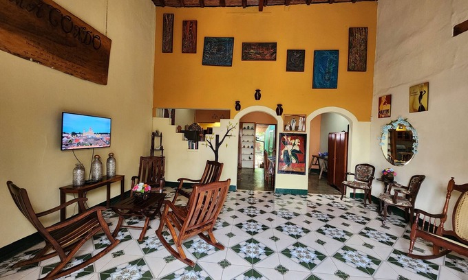 Granada House | Inviting Casa Macondo: 3BD Retreat with Lake View & Wi-Fi