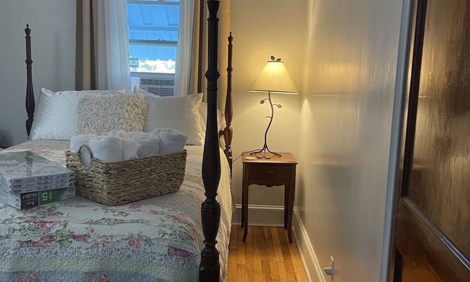 Drayton House | Inviting Private House on a Hill with Flexible Check-In