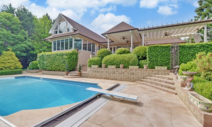 Hartwell House | Idyllic Lake Hartwell Retreat with Private Pool & Spa