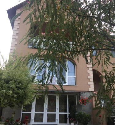 Berehove Apartment | Family-Friendly Private House with Exceptional Guest Ratings