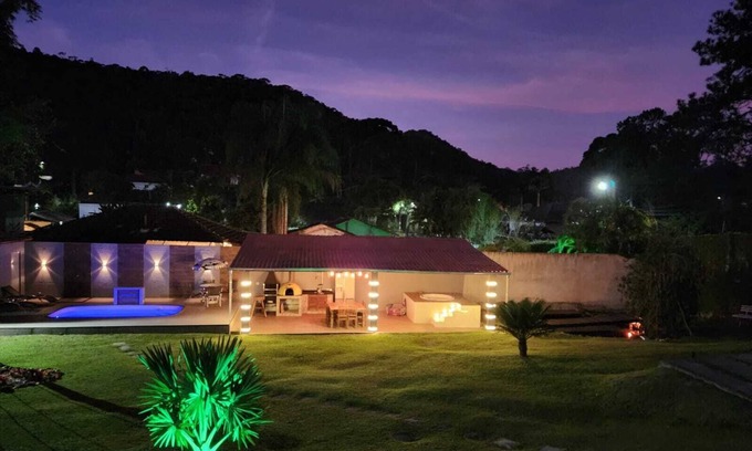 Albuquerque House | Inviting Private House with Pool, Spa, Gym & Fire Place
