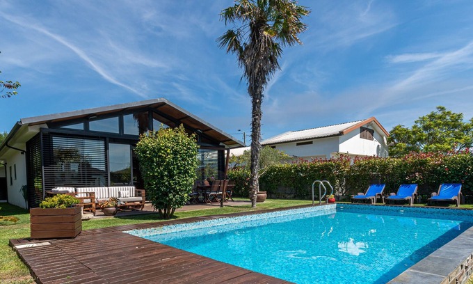 Torreira House | Private House with Heated Pool & Ocean View, Rated 10/10