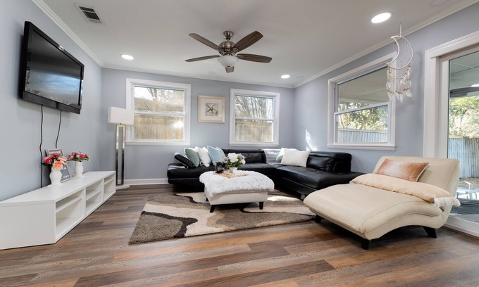 Jacksonville House | Ideal Private House with Pool and Outdoor Grill for Families